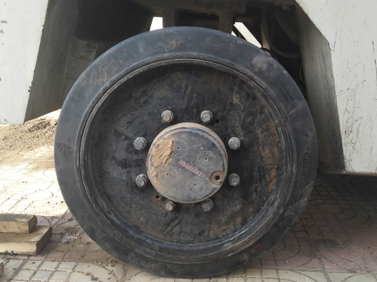 聊城銑刨機(jī)實(shí)心輪胎